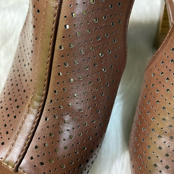 WHITE MOUNTAIN brown shoes.Perfect for fall!! - Picture 11 of 13